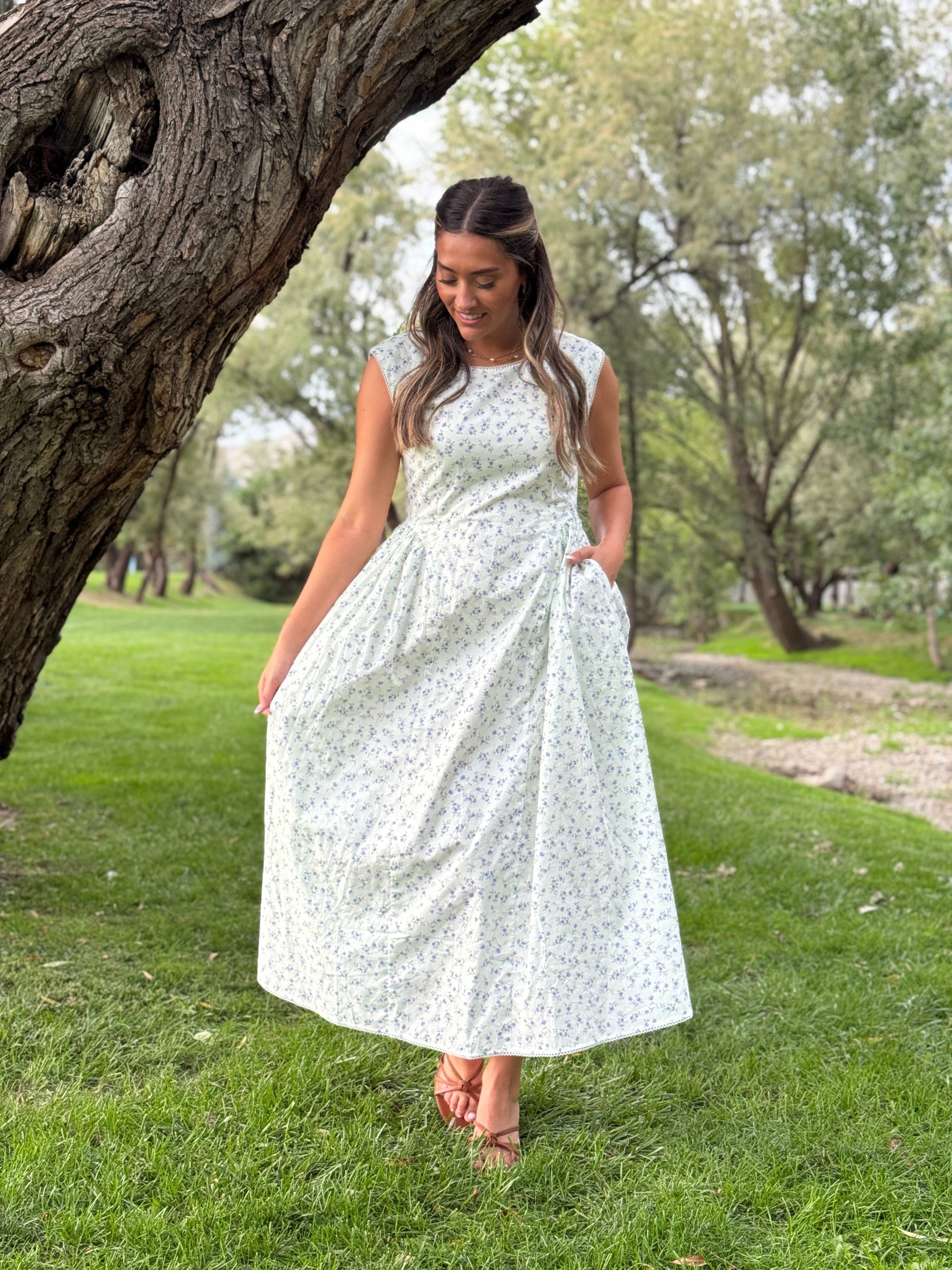 poet dresses | Cute Modest Dresses Composition:Shell: (Knitted Fabric 100% Cotton, Net Fabric 100% Nylon) 
Lining: (Woven Fabric 100% cotton) 
Exclusive of decoration shoulder pad Women Gold Prom Dress Modest dress is not only